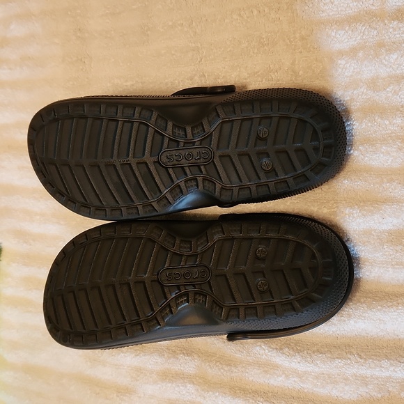Unisex Crocs- Furlined - Picture 3 of 6
